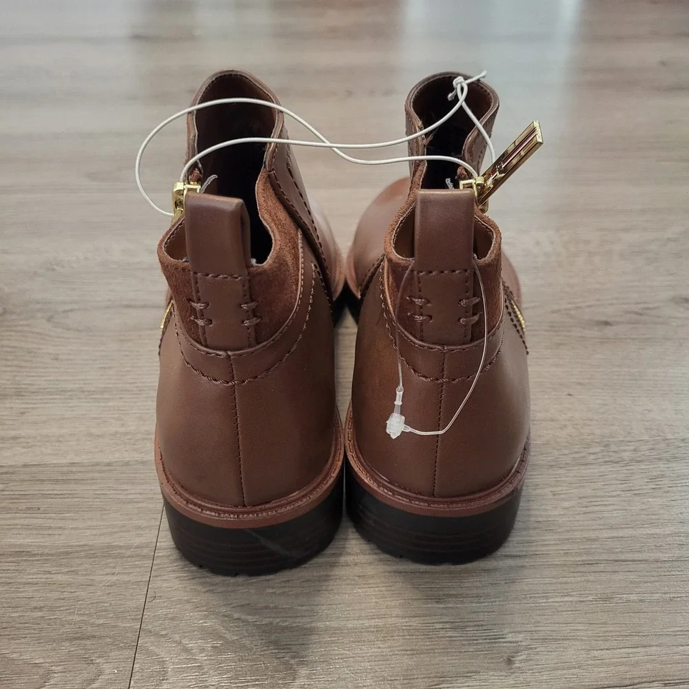 Tommy Hilfiger FAWN Brown Ankle Boots Gold Zip Women 6.5M Preppy Lug Sole Luxury